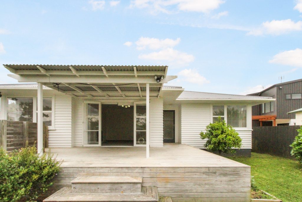 3 Clinton Avenue, Te Atatu Peninsula, Auckland - Carousel 2