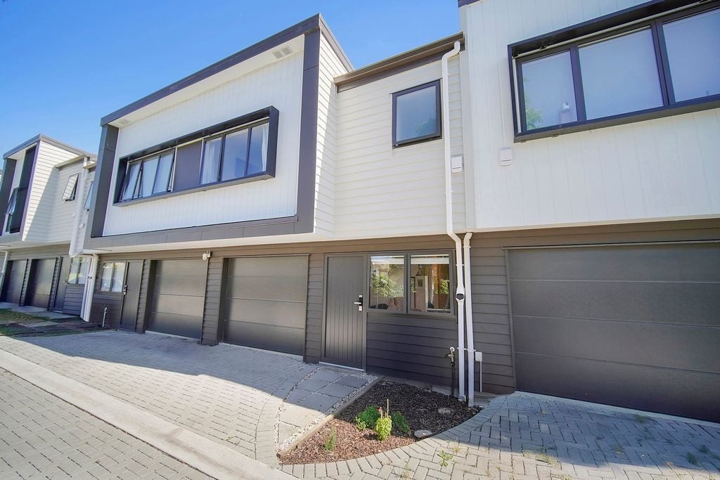 15D Pipitea Place, Massey, Auckland - Carousel 1