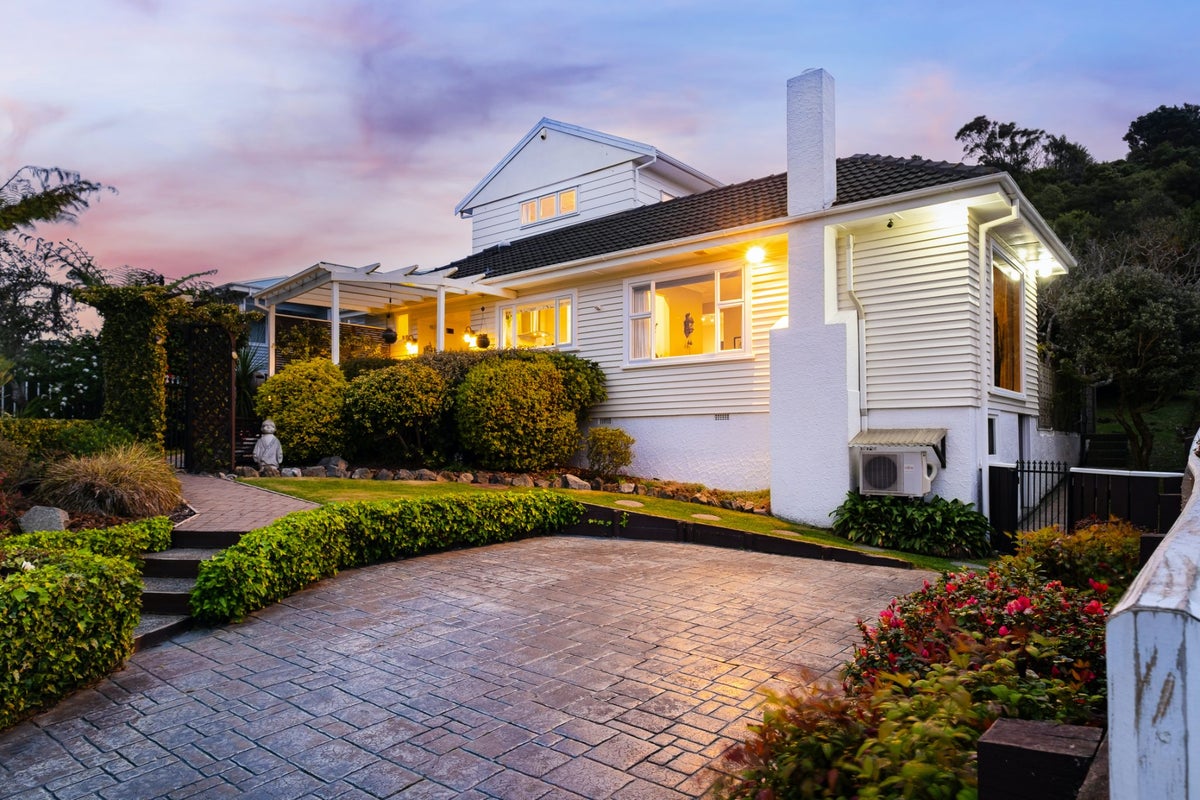 351 Main Road, Tawa, Wellington - Carousel 2