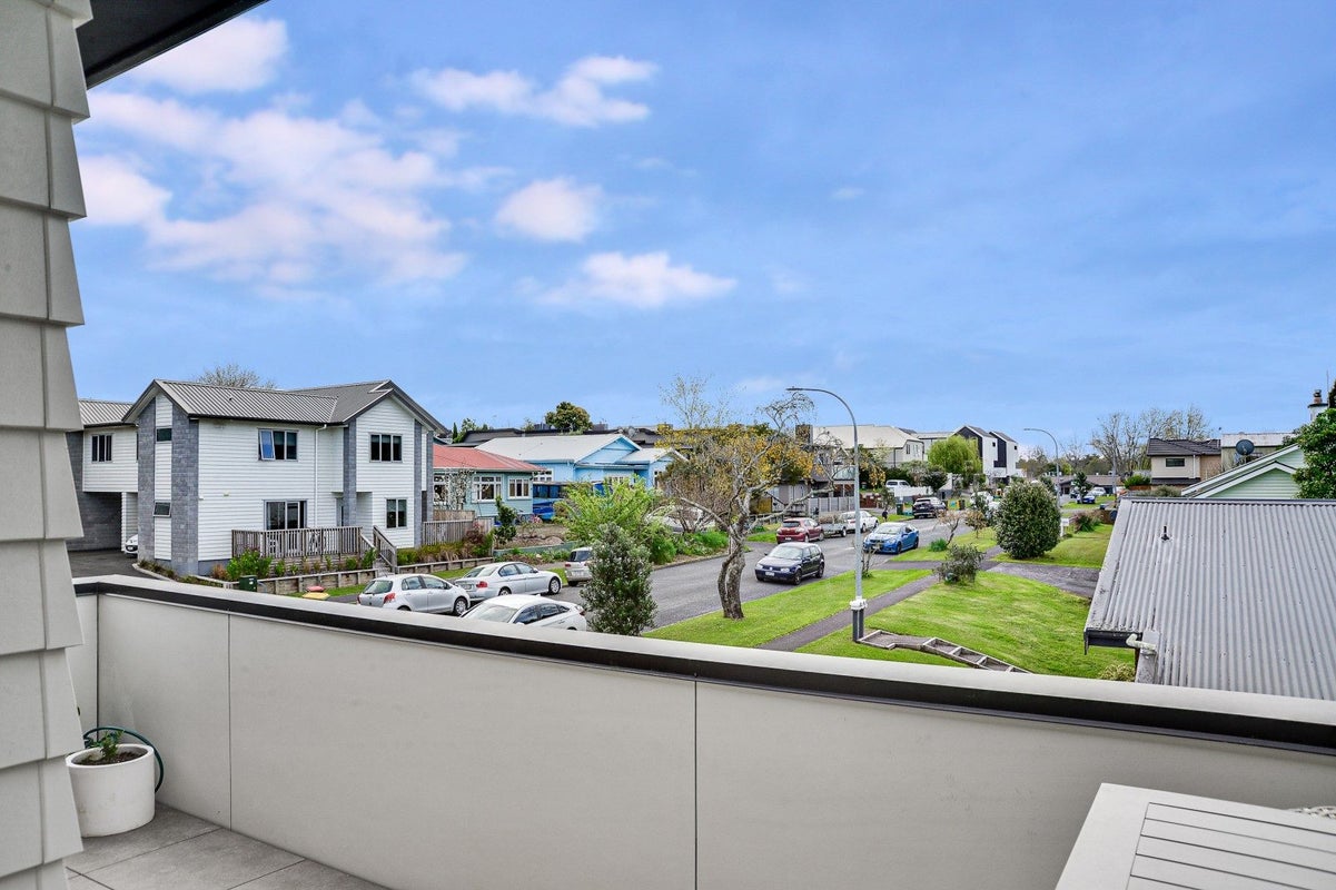 1/13 Manning Street, Hamilton Central, Hamilton - Carousel 2