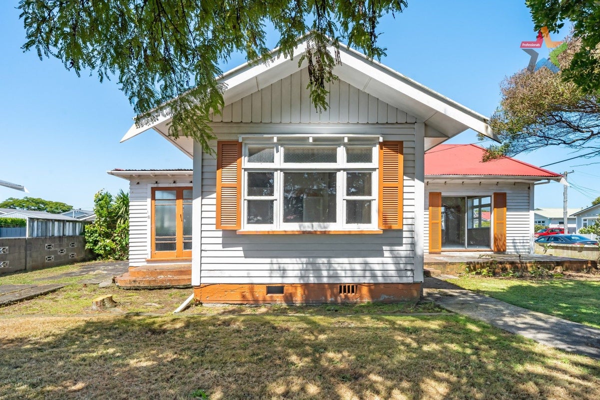 2 Byron Street, Petone, Lower Hutt - Carousel 1