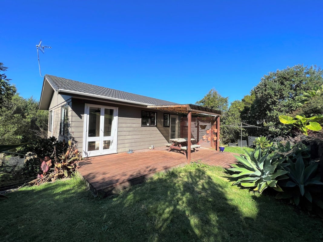 16 Panzic Place, Glen Eden, Auckland - Carousel 1