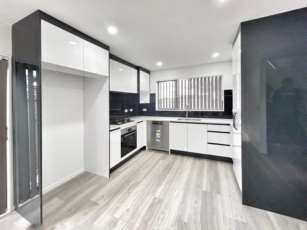 158 Pigeon Mountain Road, Half Moon Bay, Auckland - Carousel 1