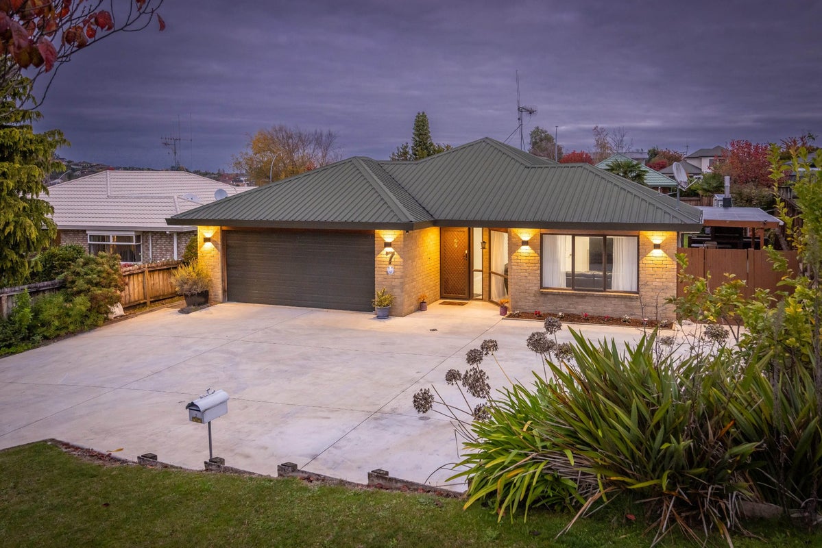 7 Hollinger Place, Nawton, Hamilton - Carousel 1