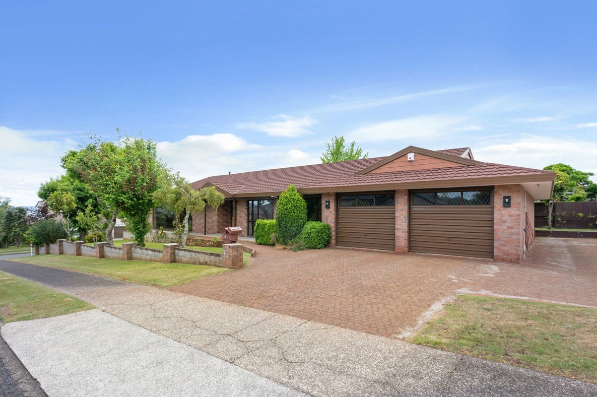 12 Mark Place, Lynmore, Rotorua - Carousel 1