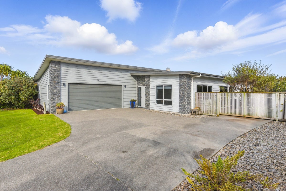 48 Kotuku Drive, Paraparaumu Beach, Paraparaumu - Carousel 1