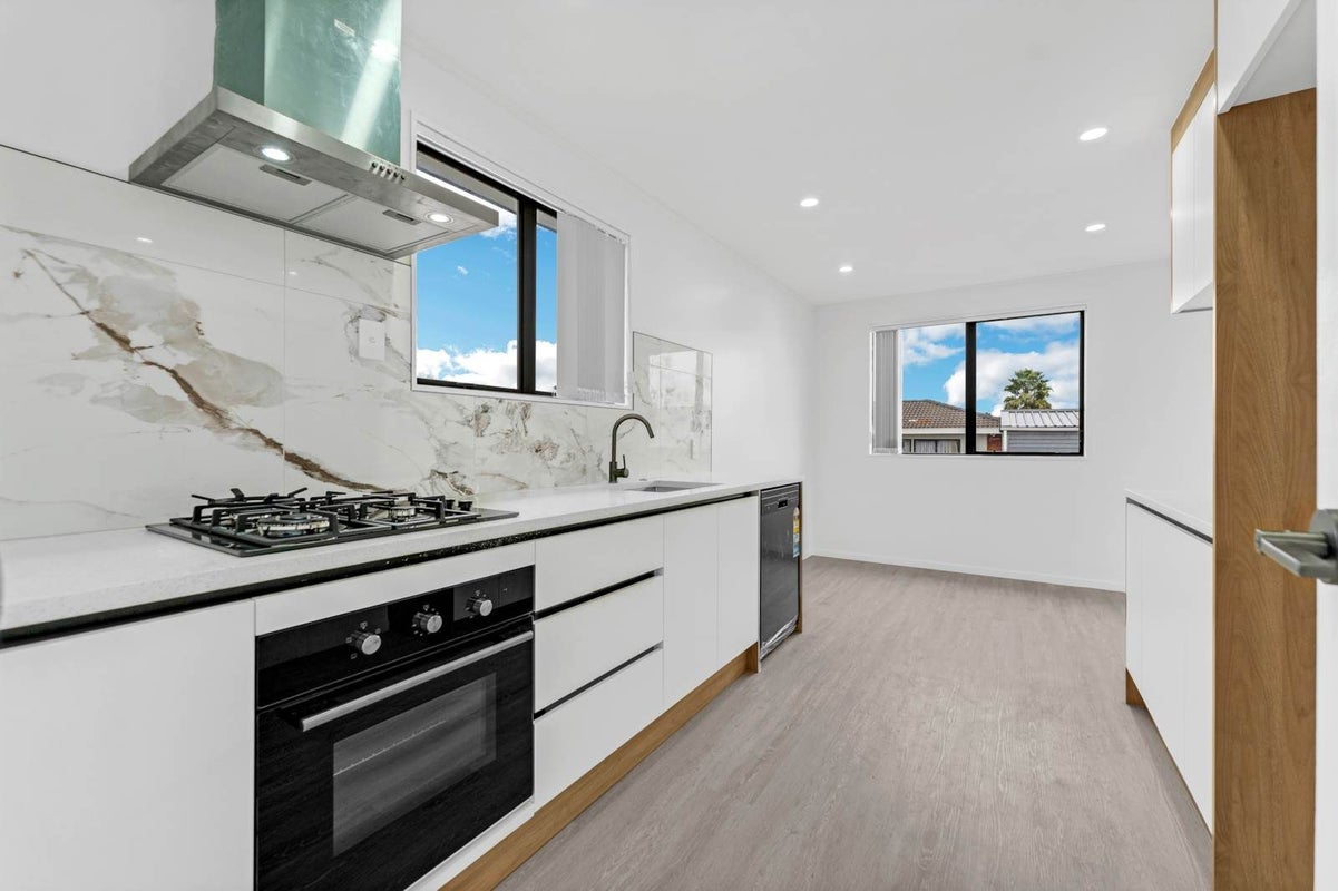 2/22 Trimdon Street, Randwick Park, Auckland - Carousel 2