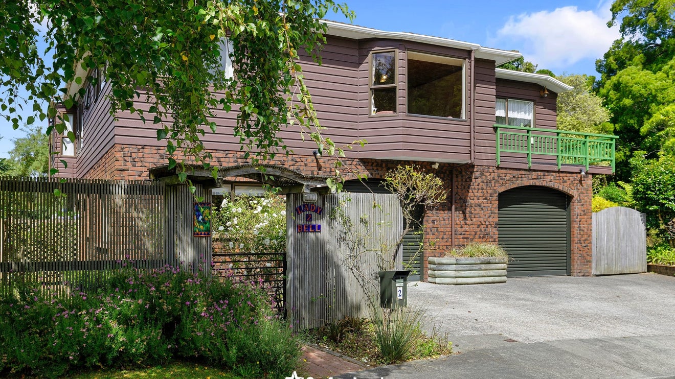 2 Lady Bell Grove, Lowry Bay, Lower Hutt - Carousel 1