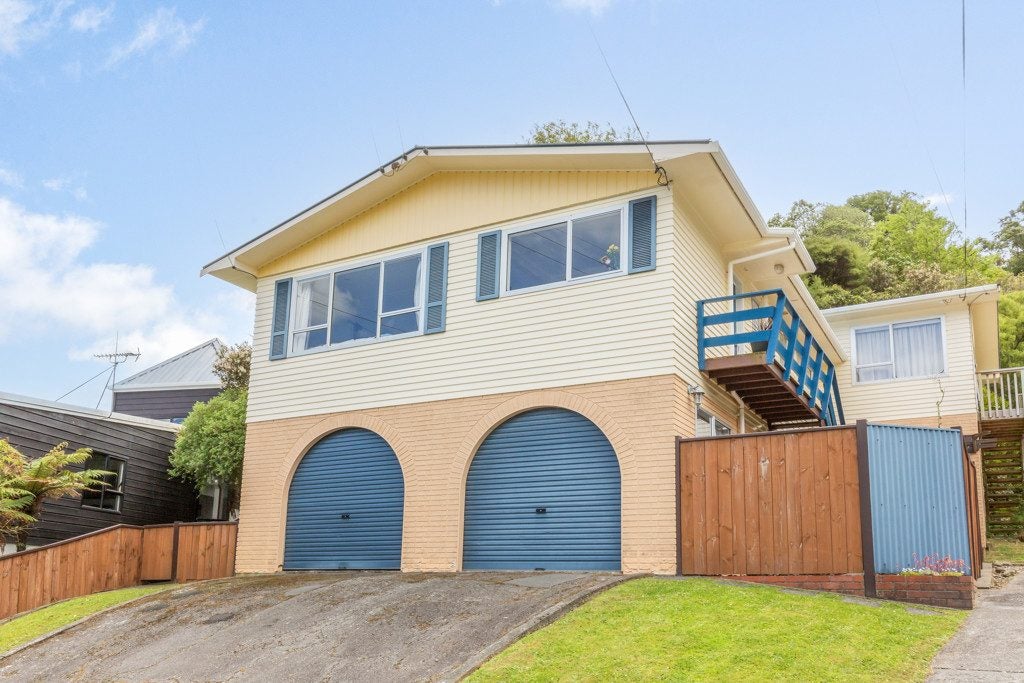 1/9 LOWRY CRES, Stokes Valley, Lower Hutt - Carousel 1