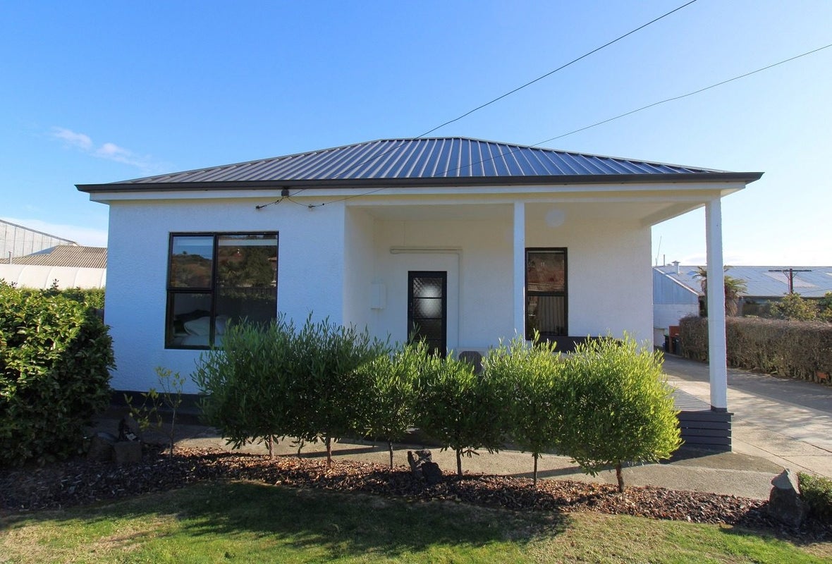 27 Brighton Road, Green Island, Dunedin - Carousel 2