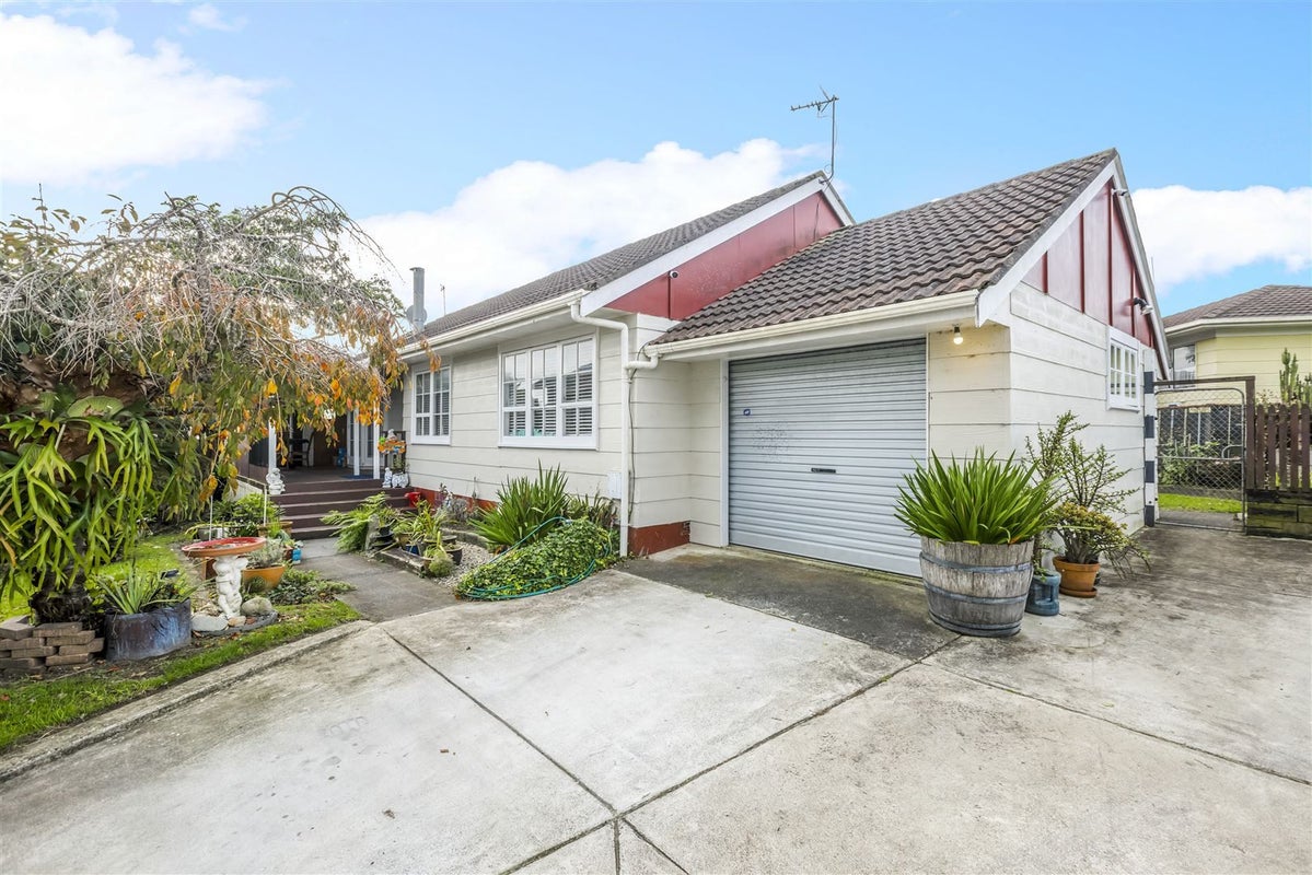 10 Helms Place, Manurewa, Auckland - Carousel 2