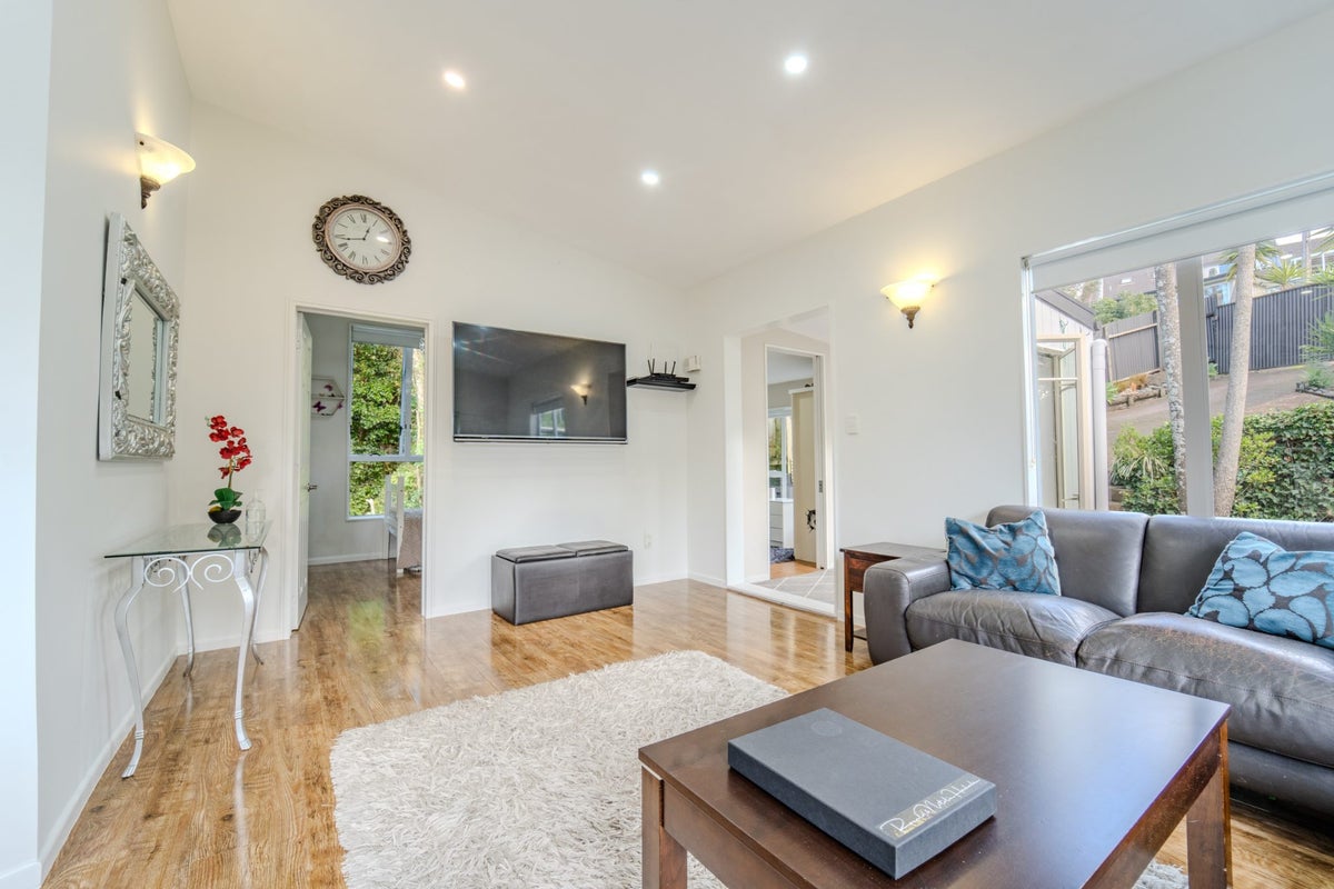 5 Fairmount Road, Titirangi, Auckland - Carousel 2