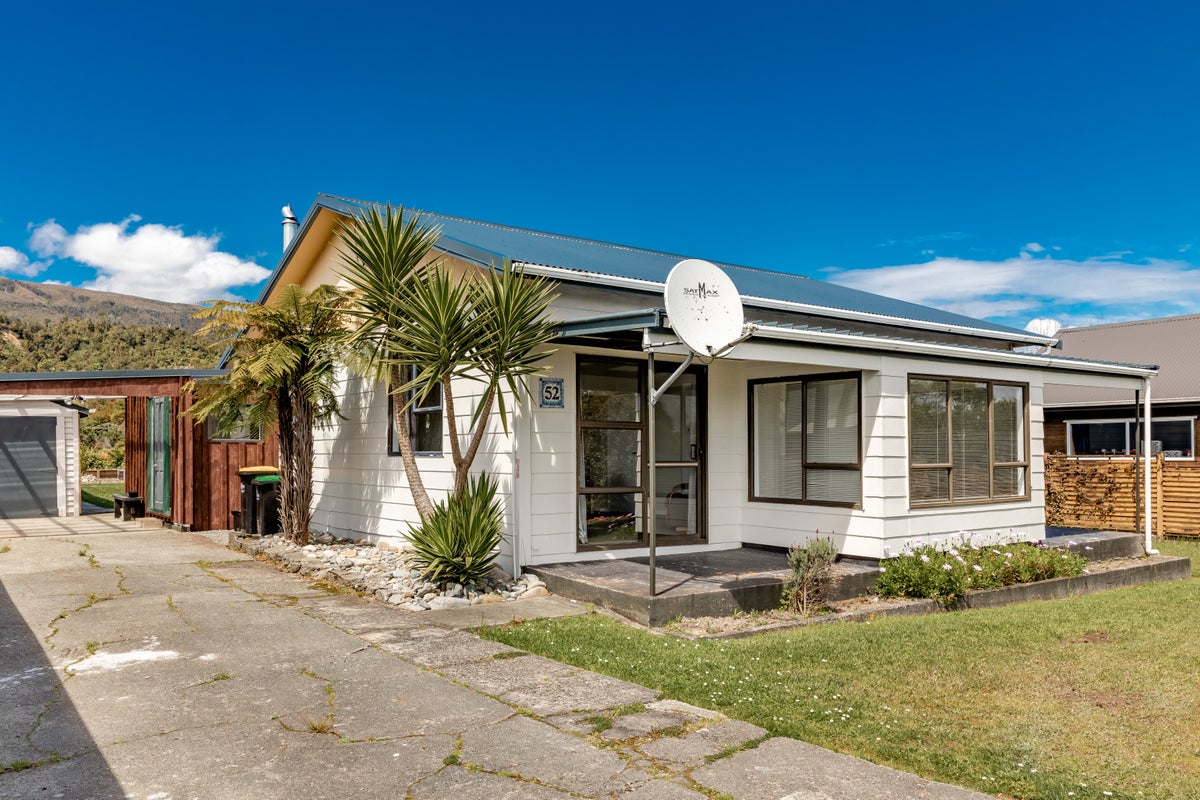 52 McGill Street, Waimangaroa, Westport - Carousel 1