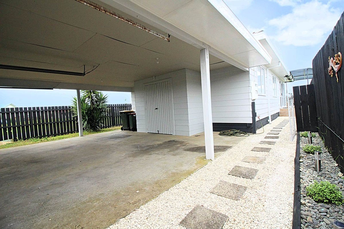 1/11 Volta Place, Clendon Park, Auckland - Carousel 2