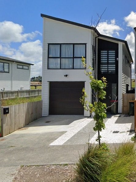 4 Herekino Street, Westgate, Auckland - Carousel 1