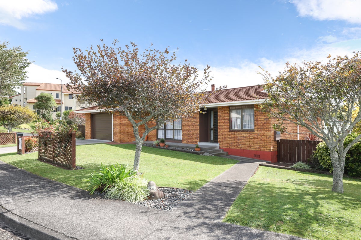 2 Caledonia Place, Highlands Park, New Plymouth - Carousel 16