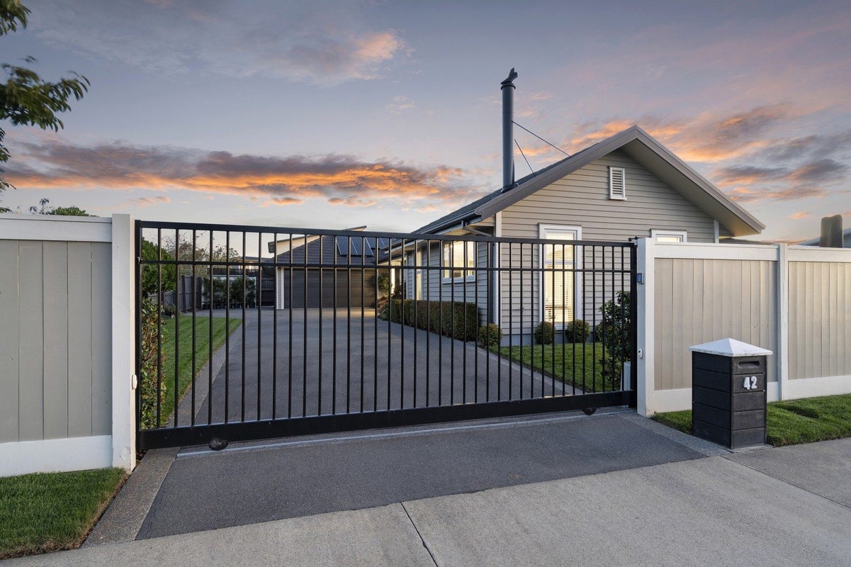 42 Westpark Drive, Burnside, Christchurch - Carousel 2