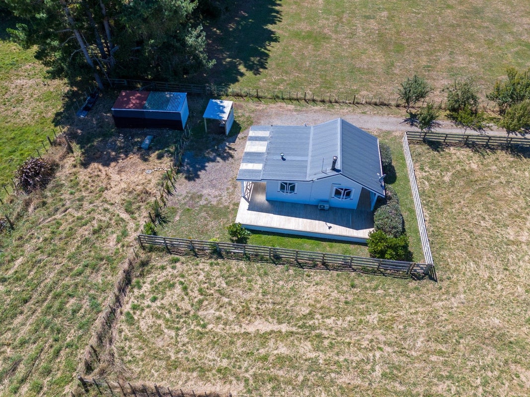 103A Waikawa Beach Road, Manakau, Levin - Carousel 21
