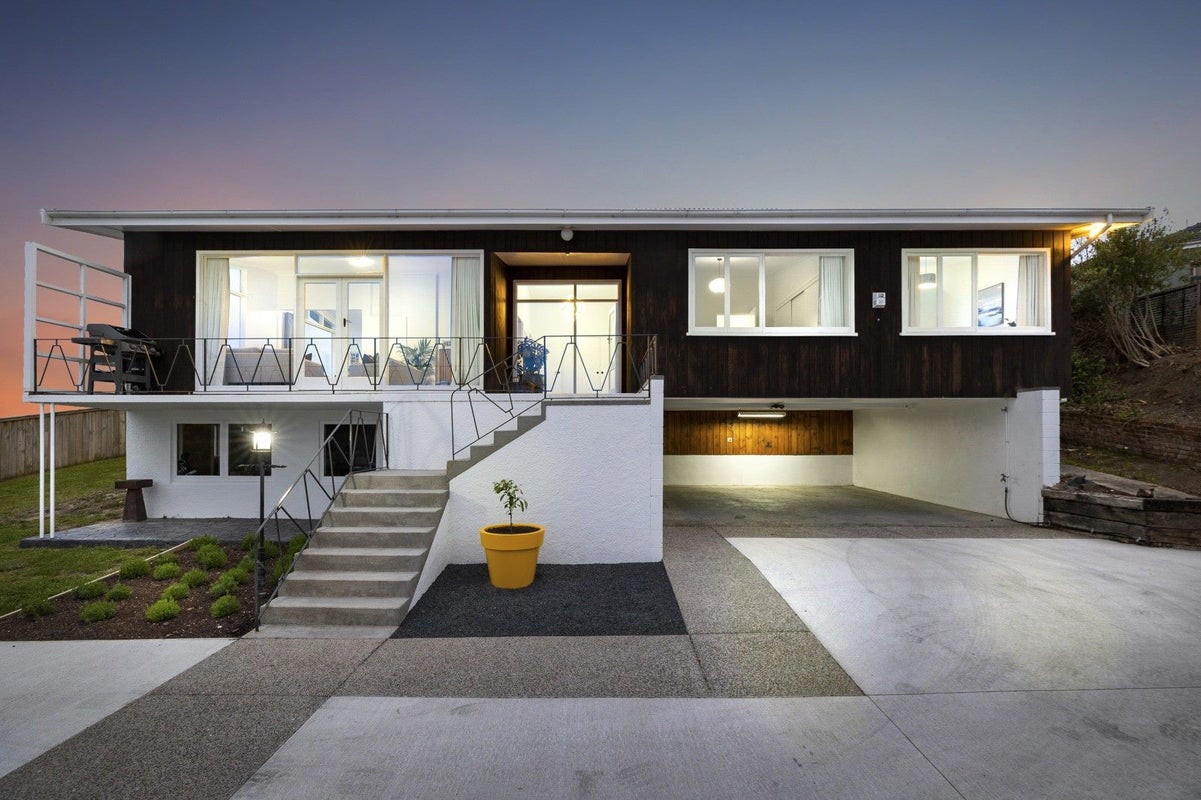 77 Easther Crescent, Kew, Dunedin - Carousel 1