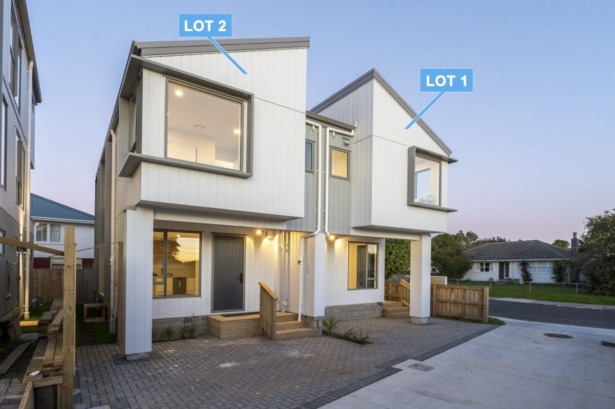 2/5 Hereford Street, Te Atatu Peninsula, Auckland - Carousel 1