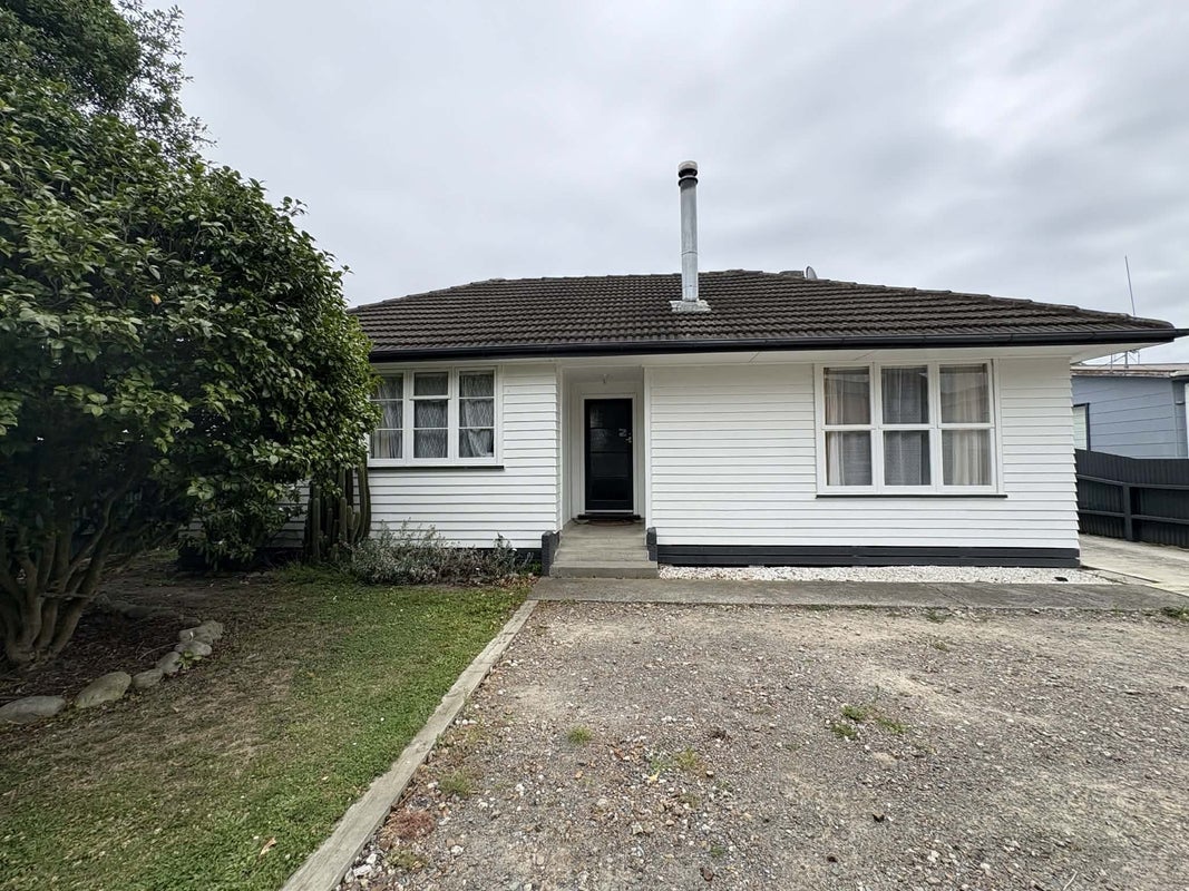 18 Exeter Crescent, Takaro, Palmerston North - Carousel 1