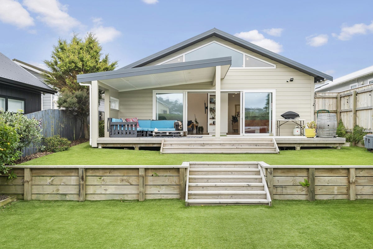 202 Coutts Street, Rongotai, Wellington - Carousel 1