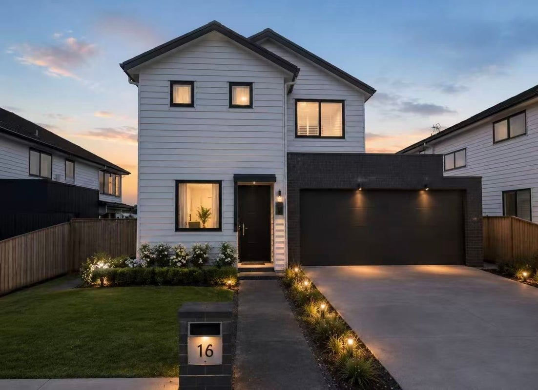 16 Thistle Close, Beachlands, Auckland - Carousel 2