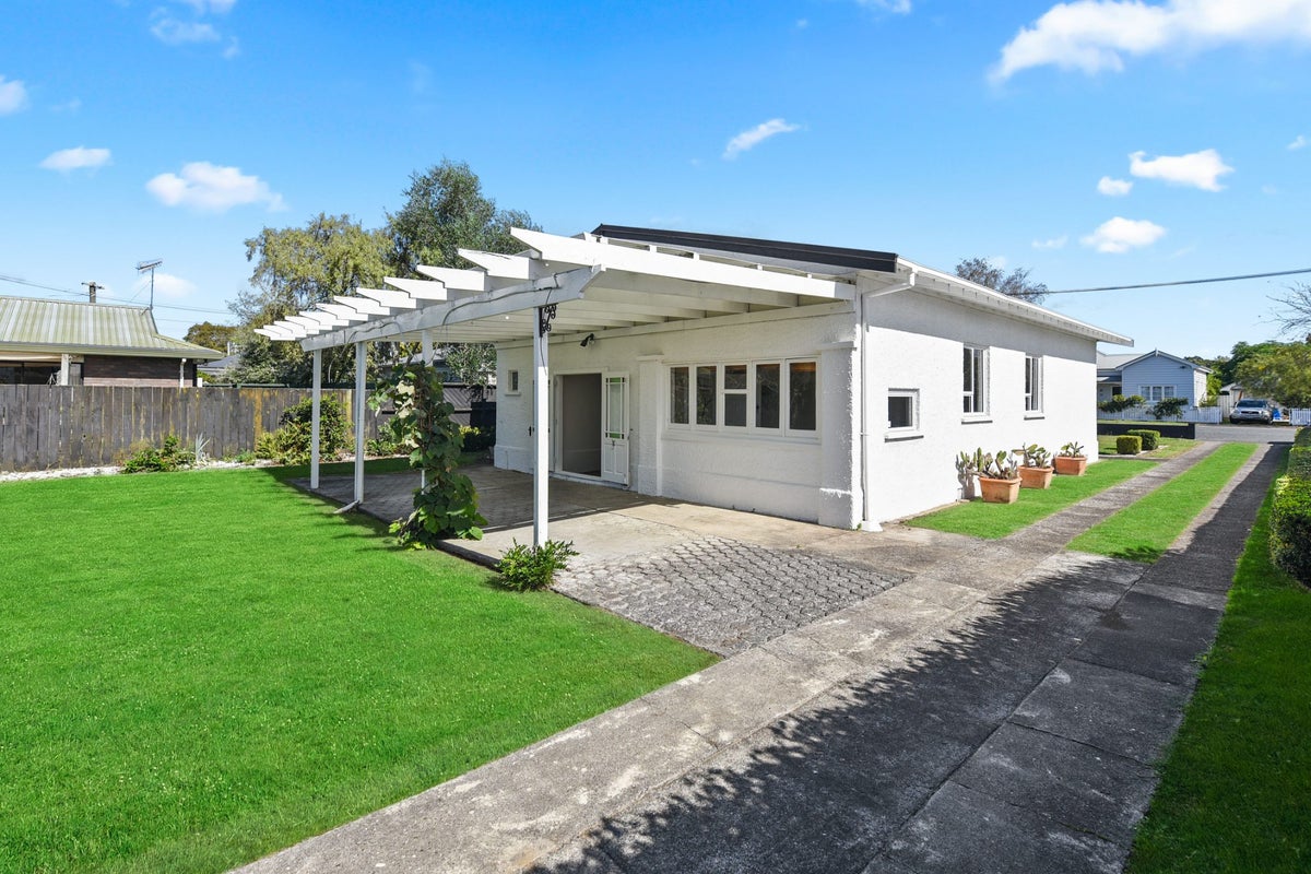 42 MacFarlane Street, Hamilton East, Hamilton - Carousel 2