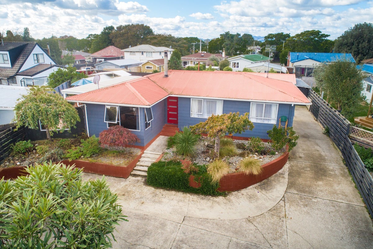 2 Grant Place, Awapuni, Palmerston North - Carousel 22