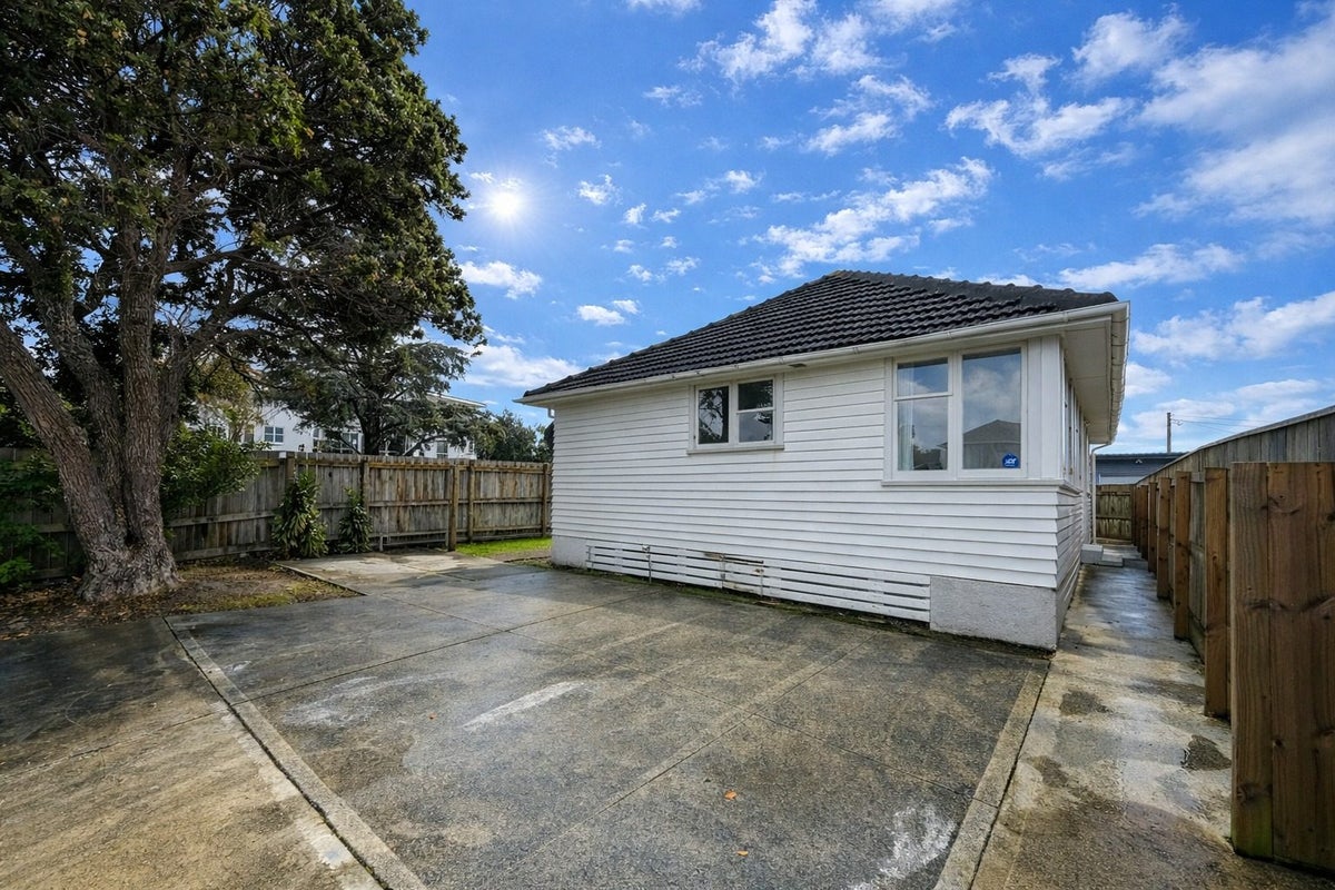 2/64 Godley Street, Waiwhetu, Lower Hutt - Carousel 1