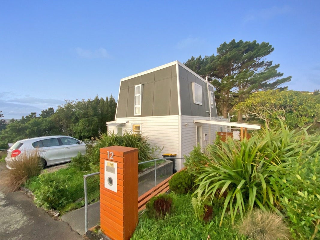 12 Glen Alton Avenue, Paparangi, Wellington - Carousel 1