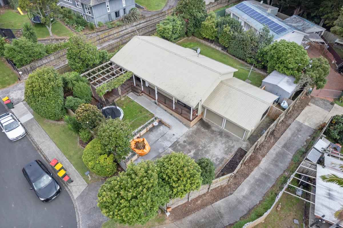 18 Crail Court, Totara Heights, Auckland - Carousel 1