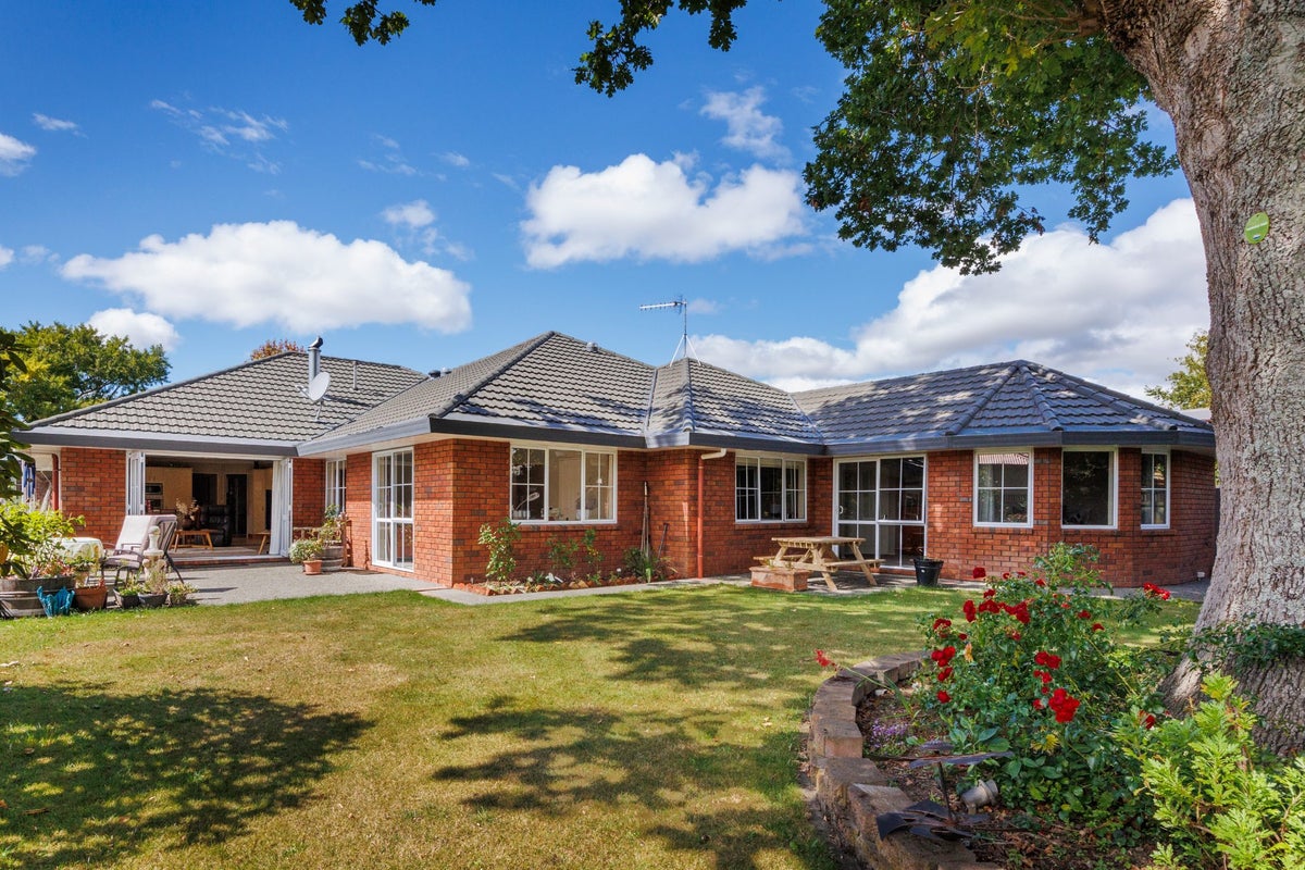10 Pastoral Lane, Hokowhitu, Palmerston North - Carousel 1