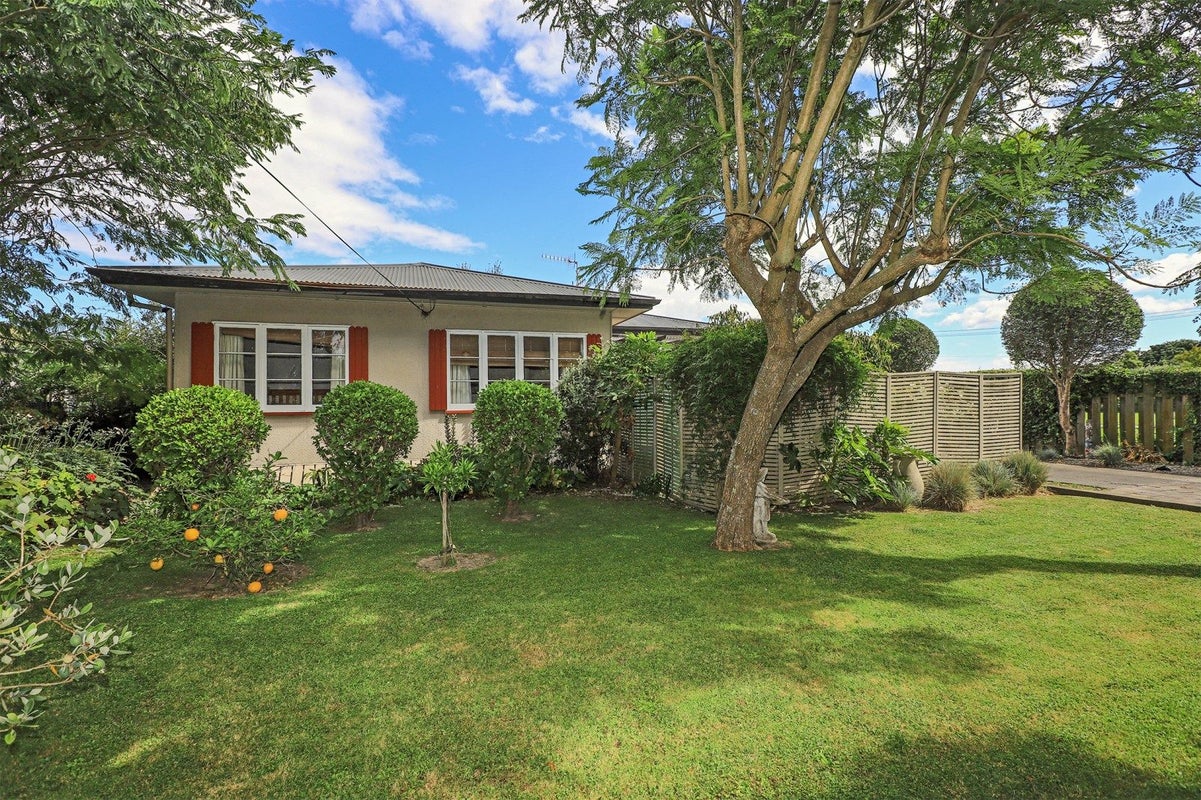 23 The Loop, Meeanee, Napier - Carousel 2
