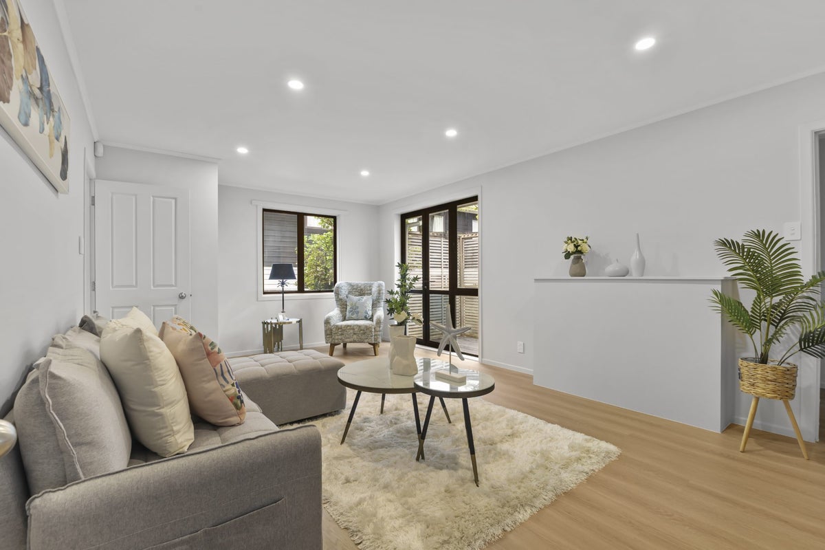 28 Evans Road, Weymouth, Auckland - Carousel 1