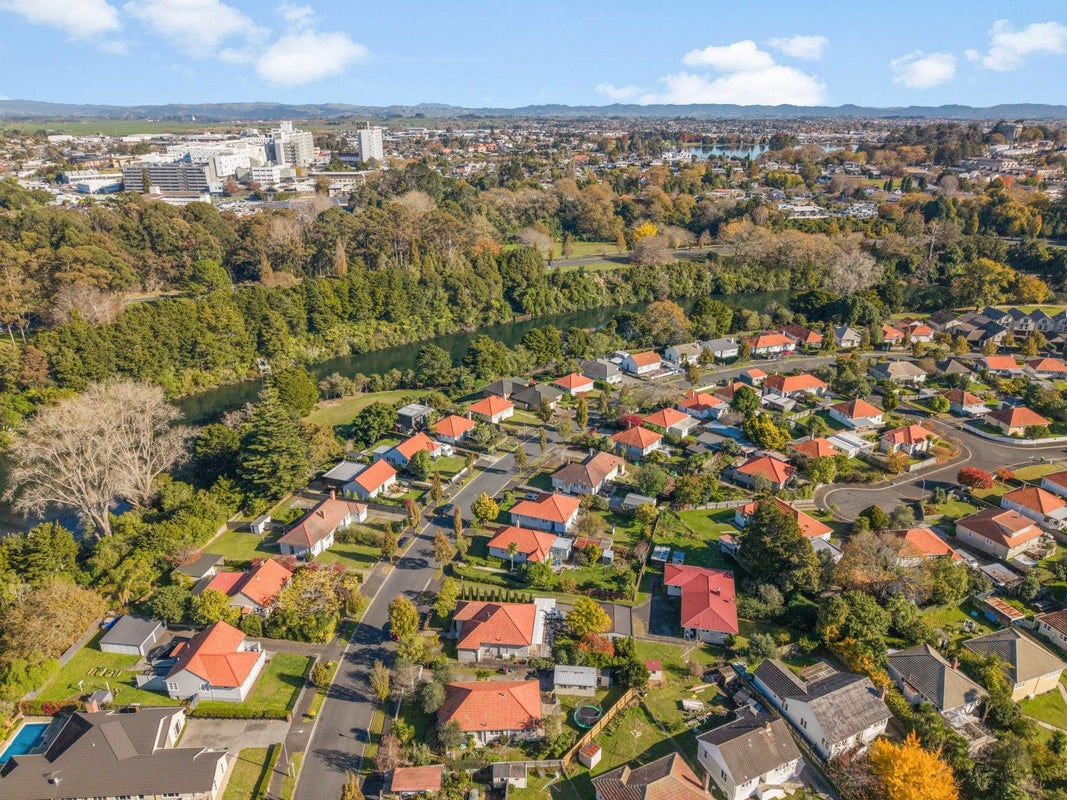 83B Jellicoe Drive, Hamilton East, Hamilton - Carousel 1