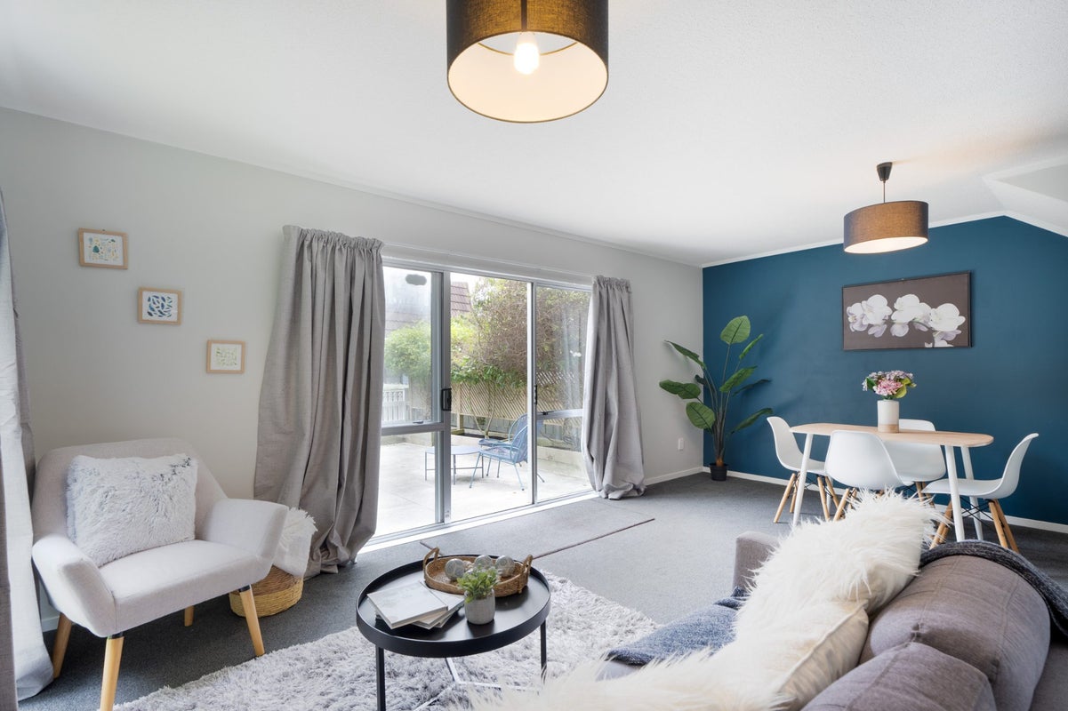 8/2 Burdendale Grove, Churton Park, Wellington - Carousel 2