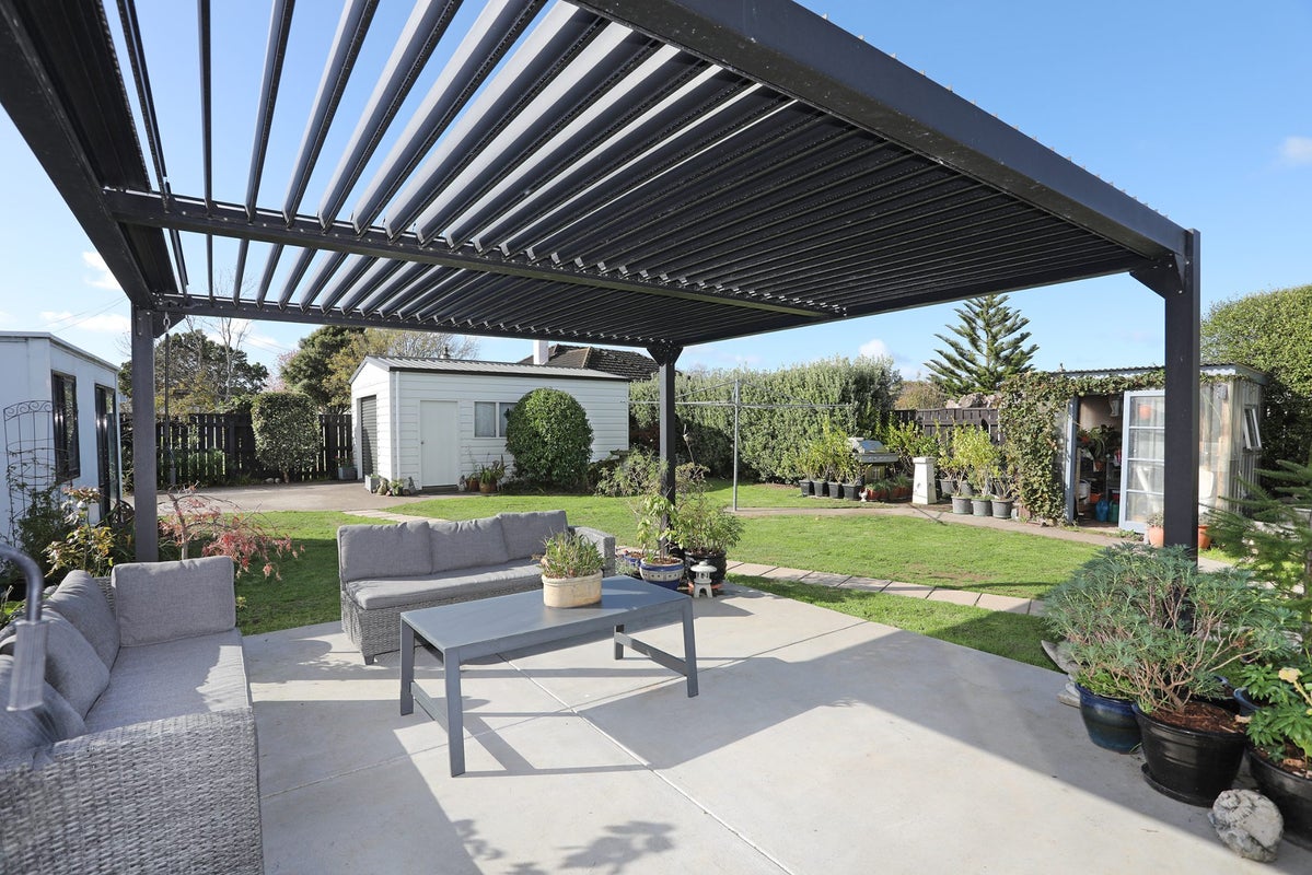 10 Kittyhawk Row, Bulls - Carousel 2