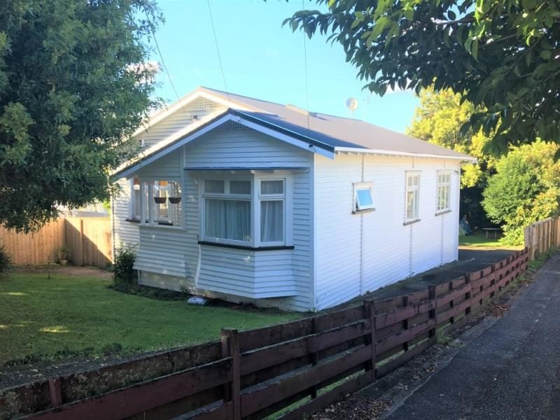 108 Owairaka Avenue, Mount Albert, Auckland - Carousel 1