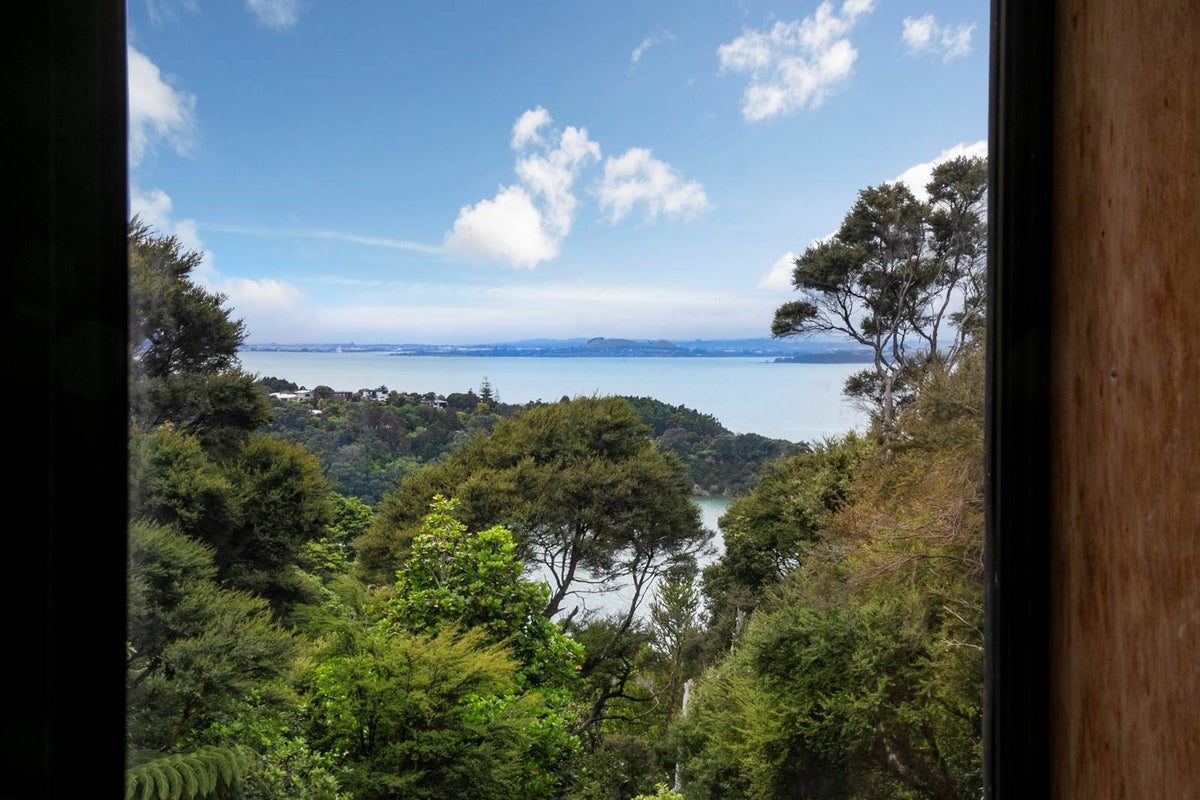 5 Laingholm Drive, Laingholm, Auckland - Carousel 1