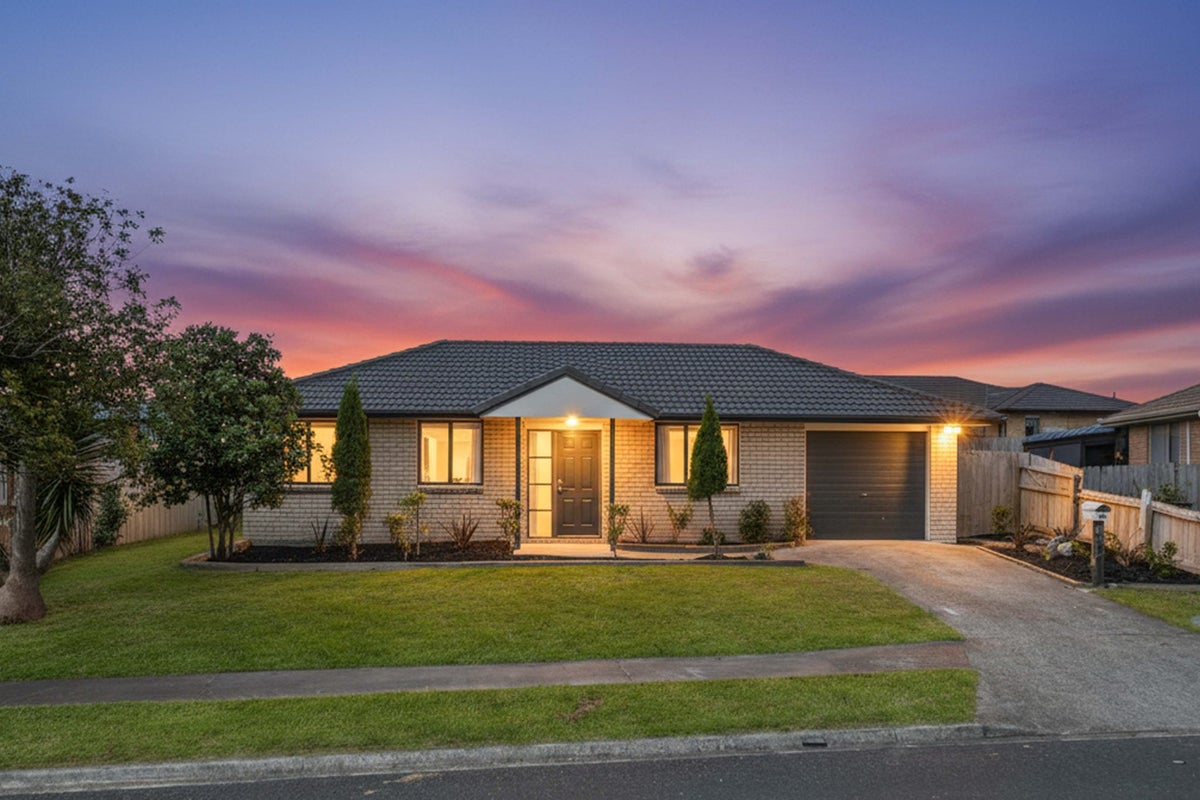 54 Glenveagh Park Drive, Weymouth, Auckland - Carousel 1