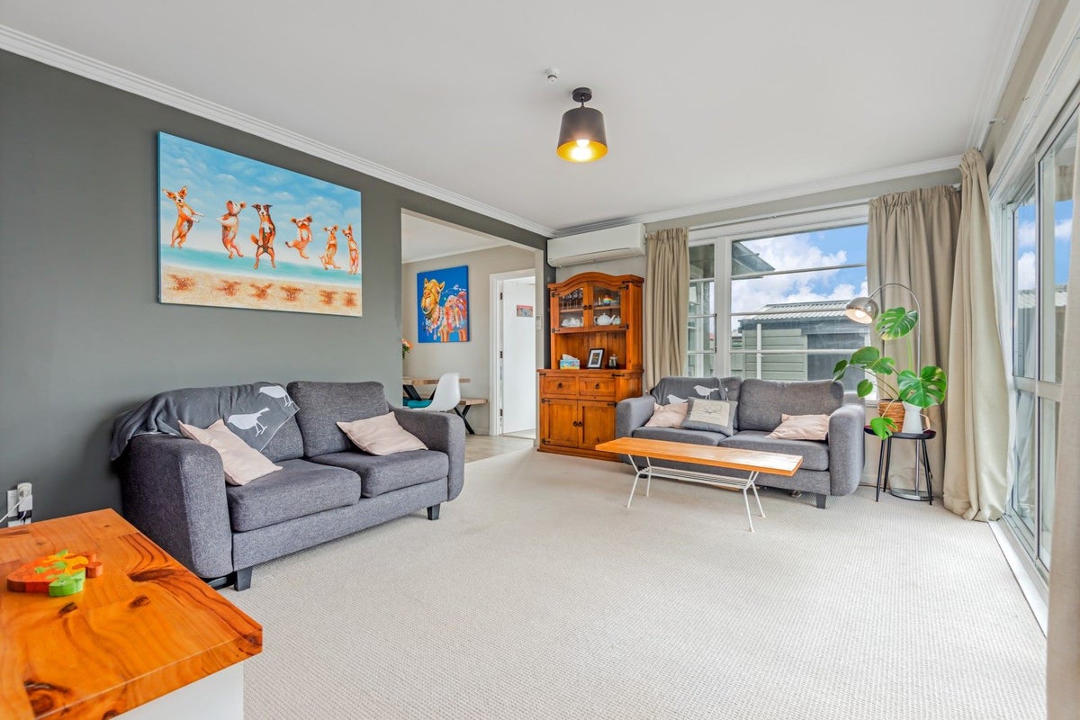 2 Chester Crescent, West End, Palmerston North - Carousel 2