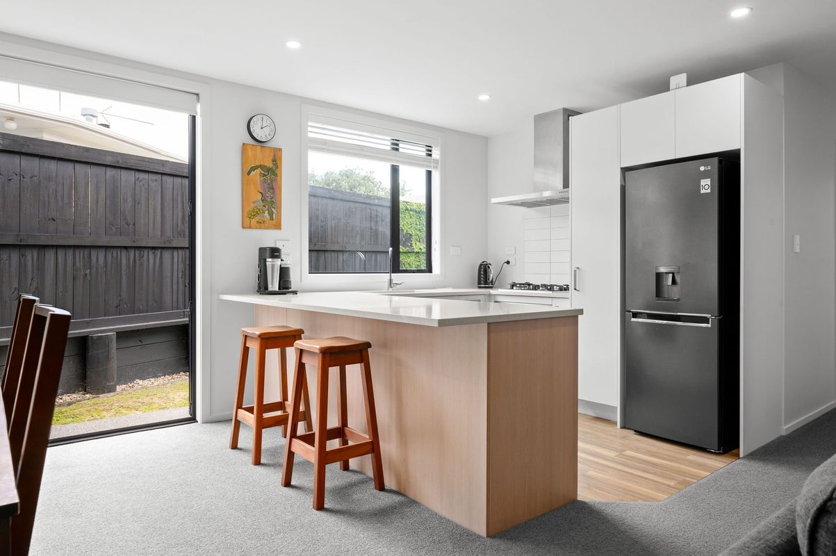 2/2 English Street, St Andrews, Hamilton - Carousel 2