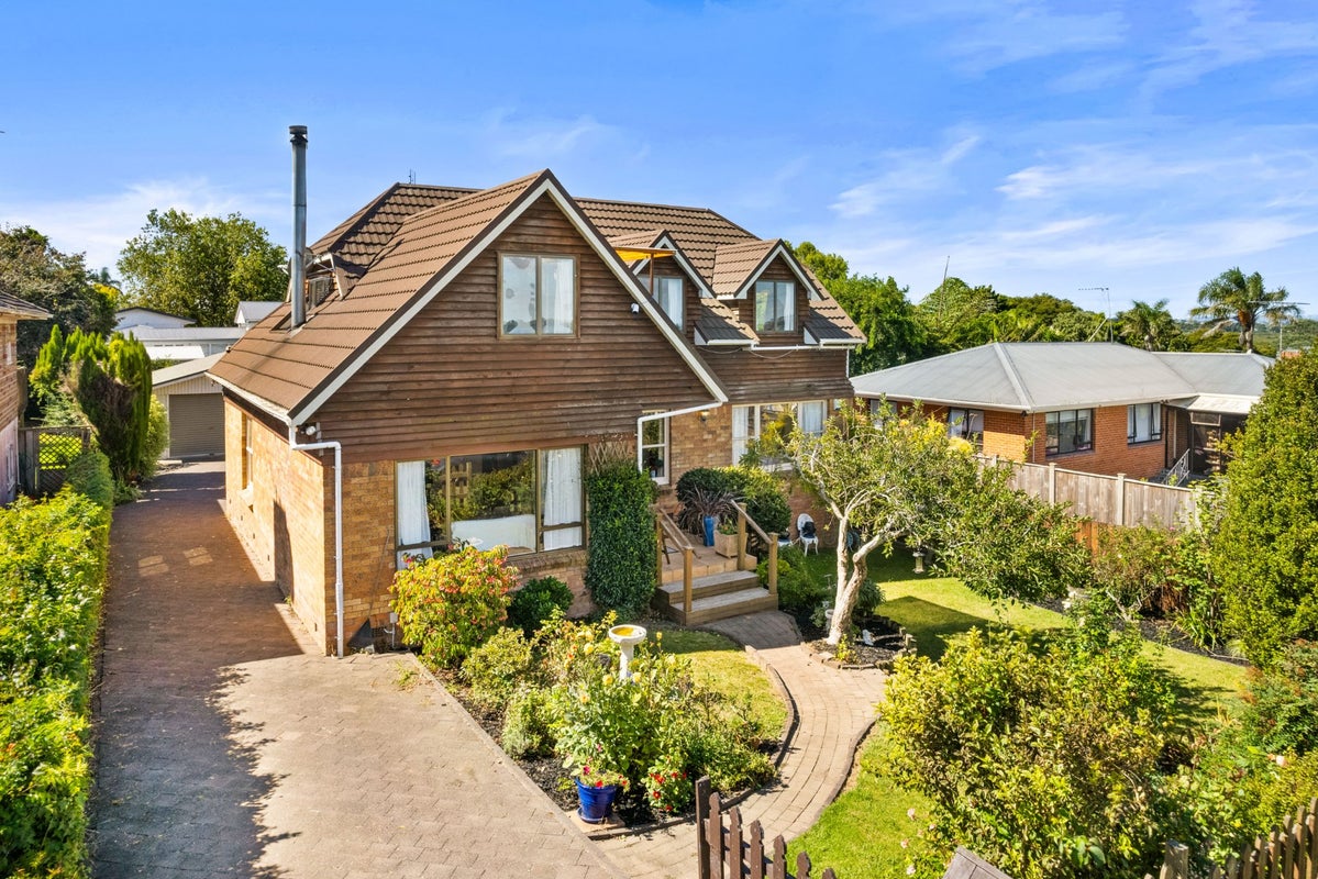 36 Estuary Road, Weymouth, Auckland - Carousel 1
