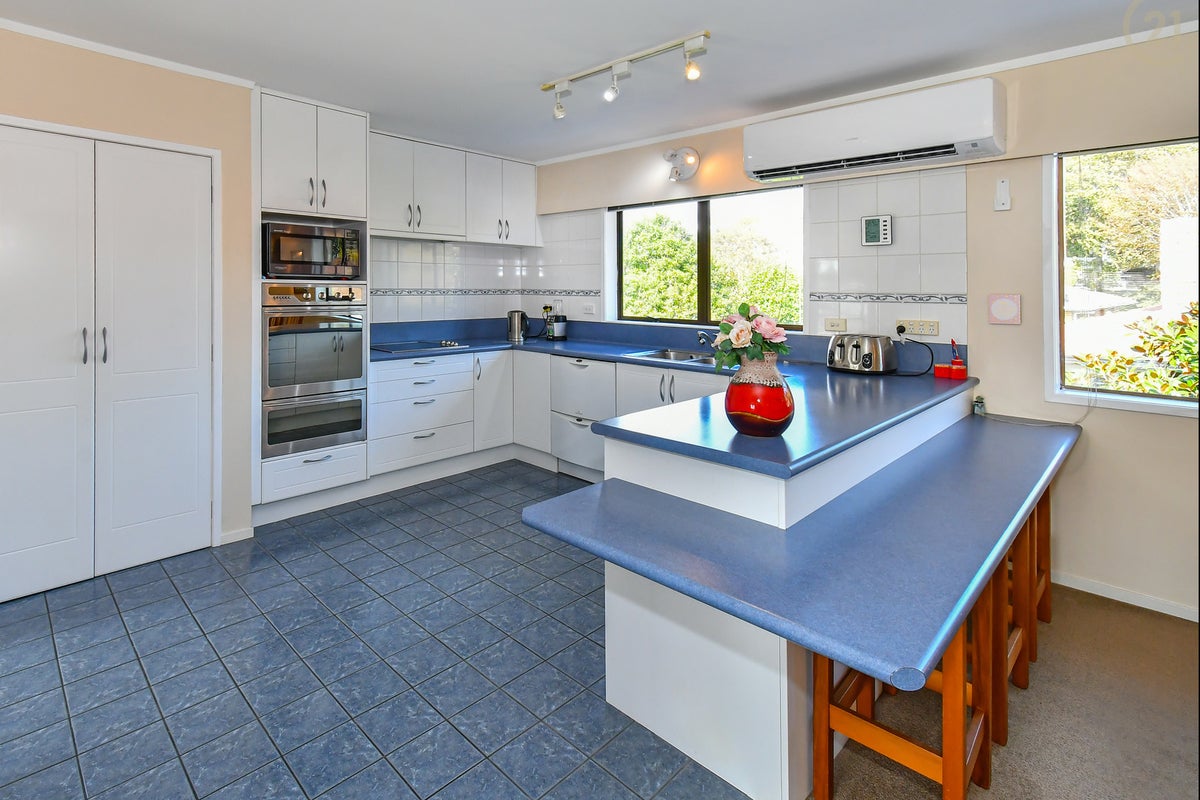 5 Prestwick Place, Wattle Downs, Auckland - Carousel 1