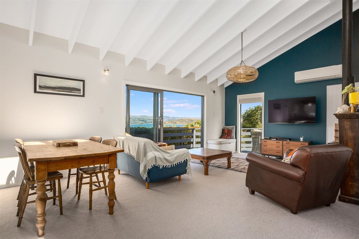 22 Gordon Road, Plimmerton, Porirua - Carousel 2