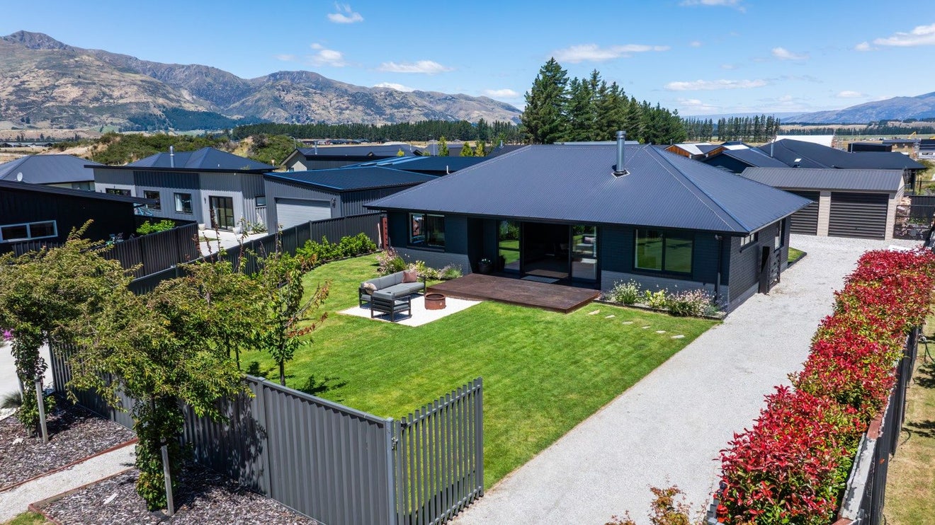 14 Teal Place, Lake Hawea, Wanaka - Carousel 1