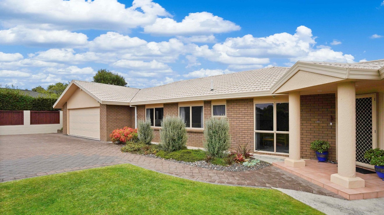 7 Inveraray Place, Nawton, Hamilton - Carousel 1
