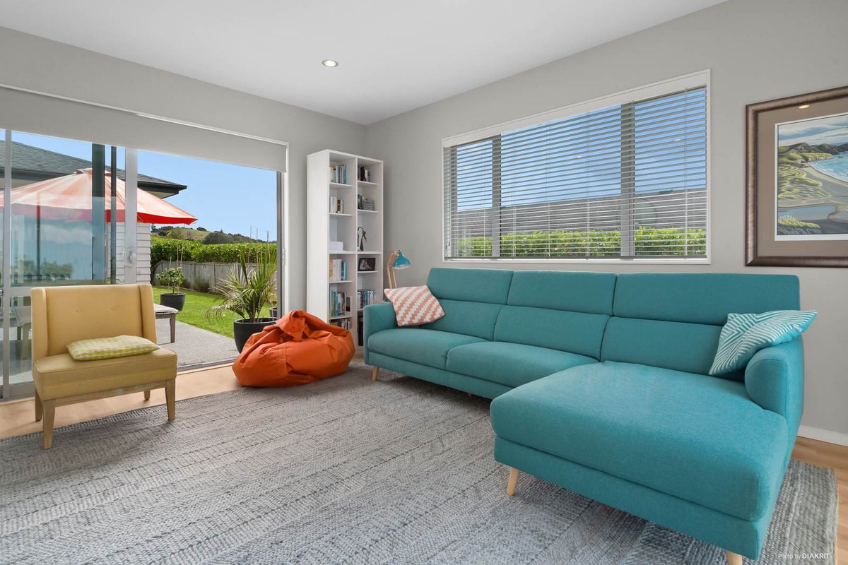 20 Seaview Crescent, Hatfields Beach, Orewa - Carousel 2