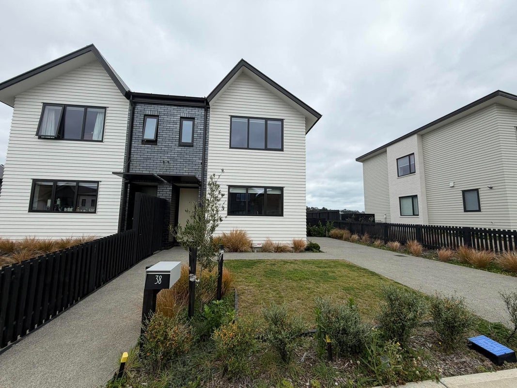 38 Turtleback Avenue, Whitby, Porirua - Carousel 1